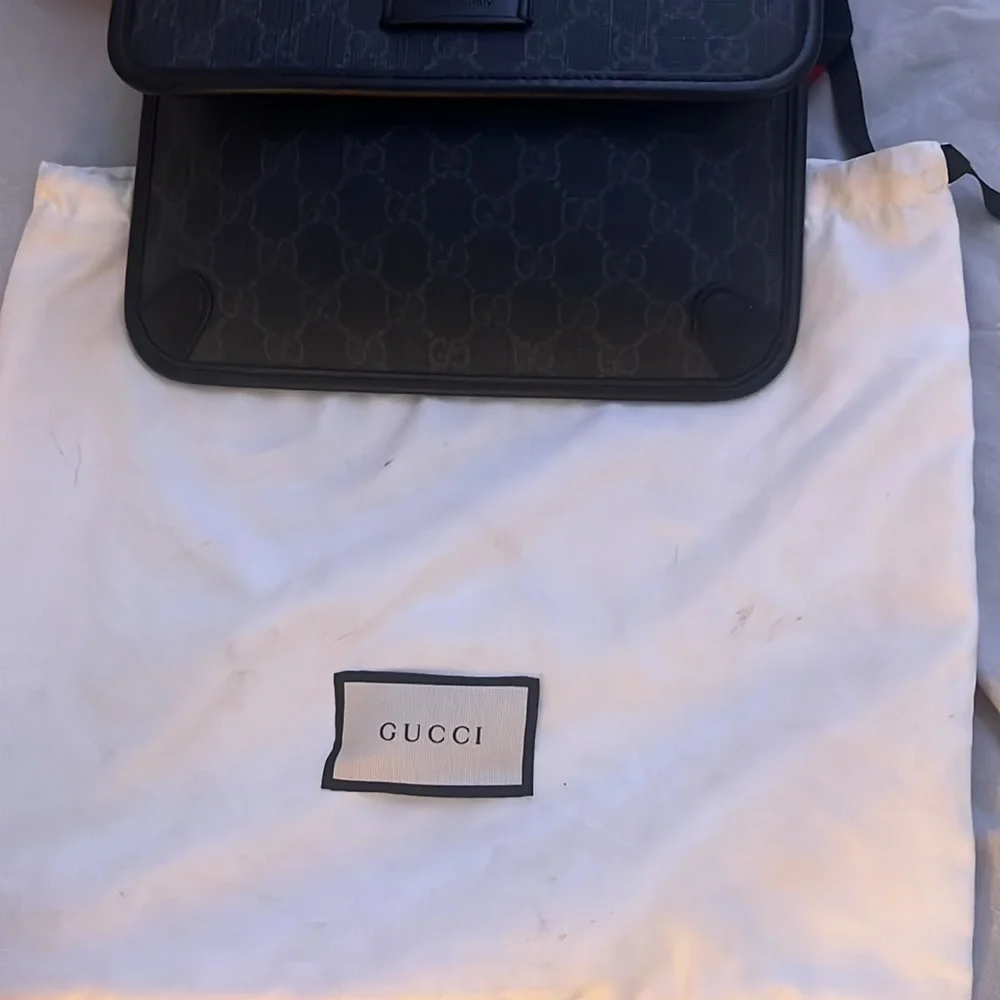 Gucci crossover bag and in great condition! - Picture 4 of 4